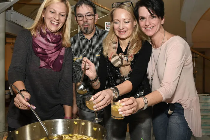 Bitte klicken Sie sich durch die weiteen Fotos.