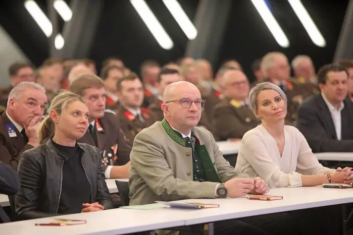 . Die Ehrengäste betonten die beeindruckende Bilanz und die unverzichtbare Rolle der Feuerwehr. 