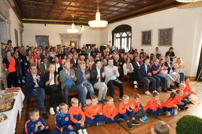 Viel Prominenz gab dem Spittaler Fußballsport die Ehre.