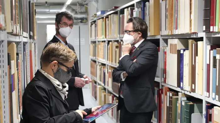 Aufbewahrt werden die Schriften unter besonderen Raumbedingungen
