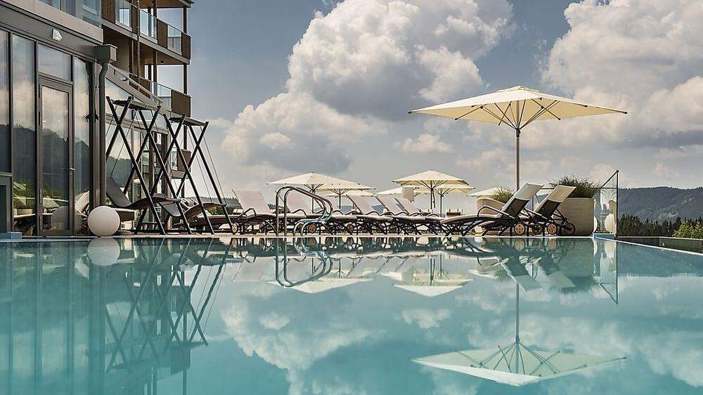 Nicht mehr lange wird es am Pool des Hotels Fasching in Fischbach so ruhig zugehen.