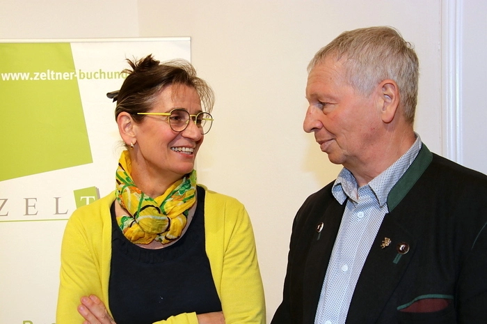 Kunsthaus-Leiterin Gabriele Gschiel hatte zum Start in das 20-Jahr-Jubiläum zwei bekannte Schriftstellerinnen nach Köflach geladen.