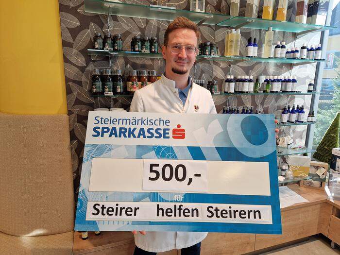 Manfred Hofer, Leonhard Apotheke, spendet auch heuer wieder für „Steirer helfen Steirern“