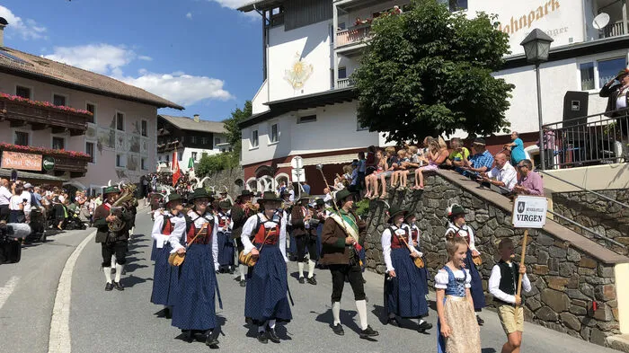 Die Musikkapelle Virgen war Gastgeber des Bezirksmusikfests, an dem alle Musikkapellen des Iseltals teilnahmen