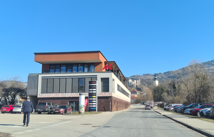 Die Arbeiterkammer ist im obersten Stock des Lavanthauses eingemietet