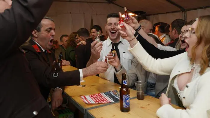 Auch dieses Jahr haben sich die Feuerwehren Kleinsemmering-Hofstätten und Garrach zusammengetan. Beim Loretowirt ging der Gutenberger Ball über die Bühne.