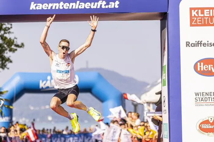 Kärnten Läuft 2024 - Zieleinlauf Halbmarathon Klagenfurt August 2024
