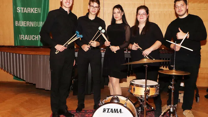Die Überraschungs-Mitternachtseinlage die "Percussion Group Carinthia" von Links: Christoph Grabuschnig, David Edlinger, Alexandra Totva, Sarah Pleschko und Simeon Popov.