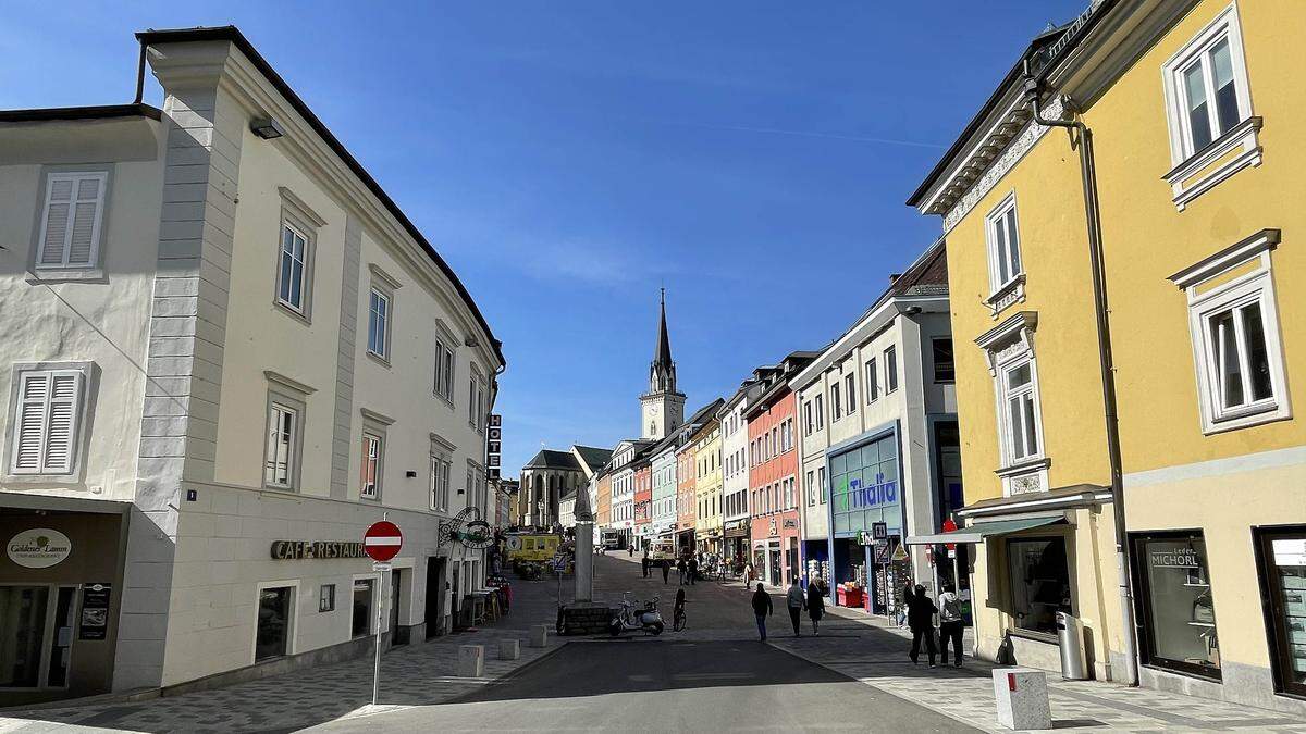 Auf dem Hautplatz in Villach ist es in der Nacht auf Sonntag zur Attacke gekommen