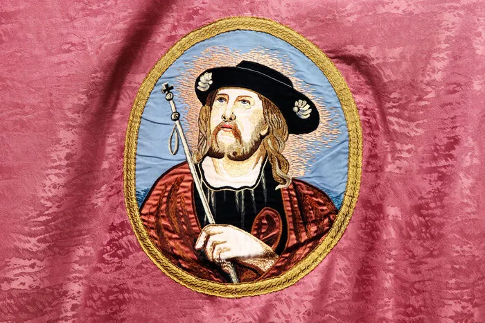 Der Hl. Jakobus gehörte mit seinem jüngeren Bruder Johannes zu den ersten Jüngern Jesu. Deshalb trägt der heilige Jakobus auch den Beinamen "der Ältere". 