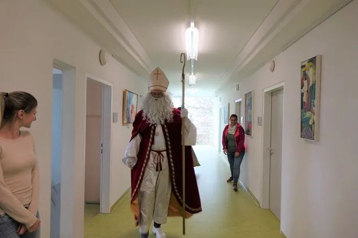 Hinter der Nikolo-Maske verbarg sich Amtstierarzt Gerhard Kutschera.