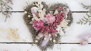 Selbstgemachtes Blumenherz für Mama