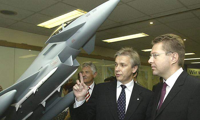 Eurofighter-Chef Aloysius Rauen mit Verteidigungsminister Herbert Scheibner