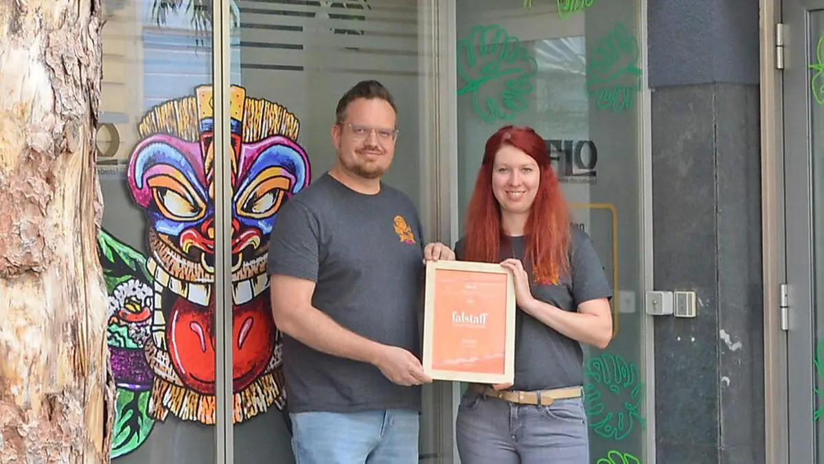 Florian Deutschmann und Tanja Pucher vor ihrem Bistro