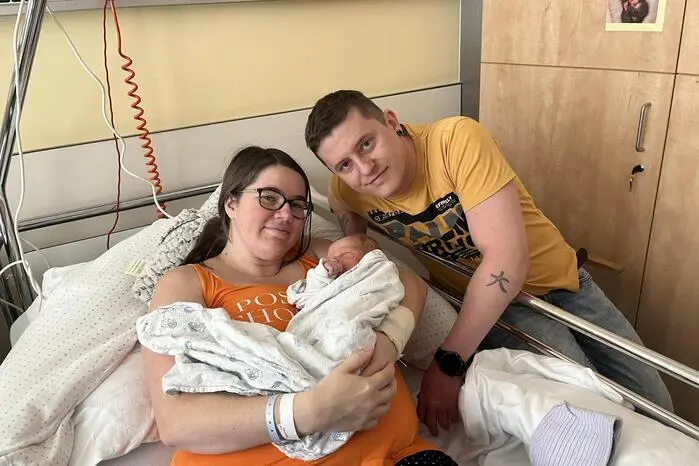 Verena und Manuel Schartner freuen sich über die Geburt ihres ersten Sohnes Noah. 
 Ihr kleiner Wonneproppen tat am 29. Jänner seinen ersten Schrei und wog dabei 3960 Gramm und war 55 Zentimeter groß. Ausgiebig gekuschelt wird daheim in Leoben. 