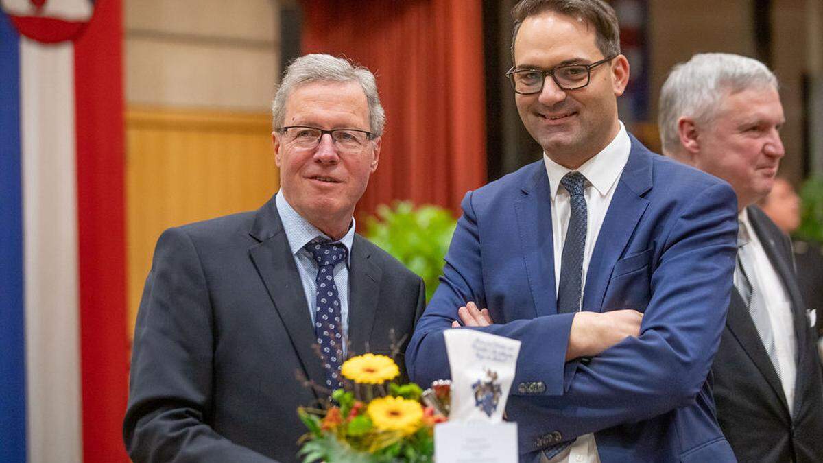 Obmann Michael Aichner begrüßte Präsident Christoph Walser beim Neujahrsempfang in der Wirtschaftskammer Lienz