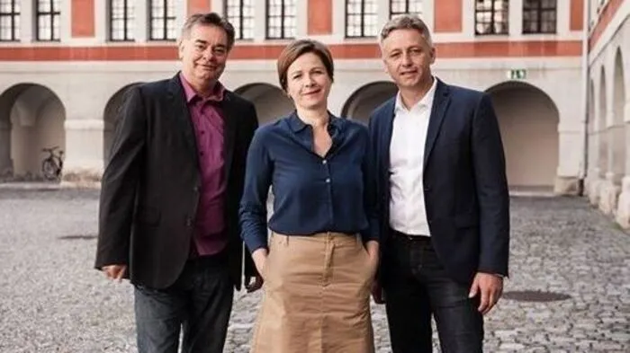 Judith Schwentner mit  Werner Kogler (l.) und Lambert Schönleitner (r.)