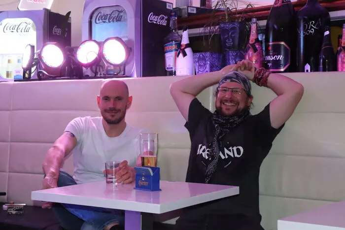 Klicken Sie sich durch die Bilder von Musikern und Gästen aus den verschiedensten Lokalen.