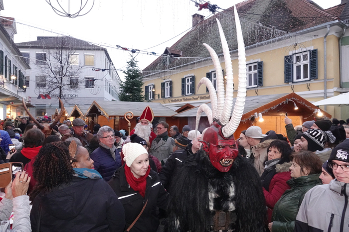 Prächtige Masken wurden bestaunt.