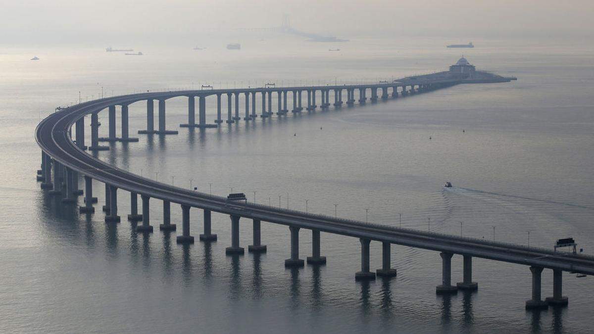 55 Kilometer misst die weltlängste Seebrücke die das chinesische Festland mit Hongkong verbindet