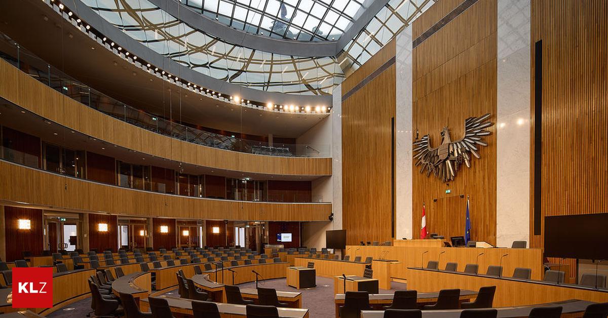 Festakt Die feierliche Eröffnung des renovierten Parlaments