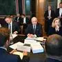 Vizekanzler Andreas Babler (SPÖ), Bundeskanzler Christian Stocker (ÖVP) und Außenministerin Beate Meinl-Reisinger (Neos) beim Ministerrat nach der nächtlichen Sitzung.