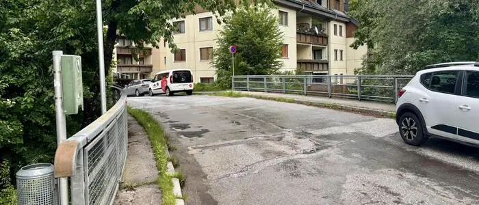 Rund vierzig Jahre hat die Brücke über den Röthbach bereits am Buckel und ist entsprechend sanierungsbedürftig