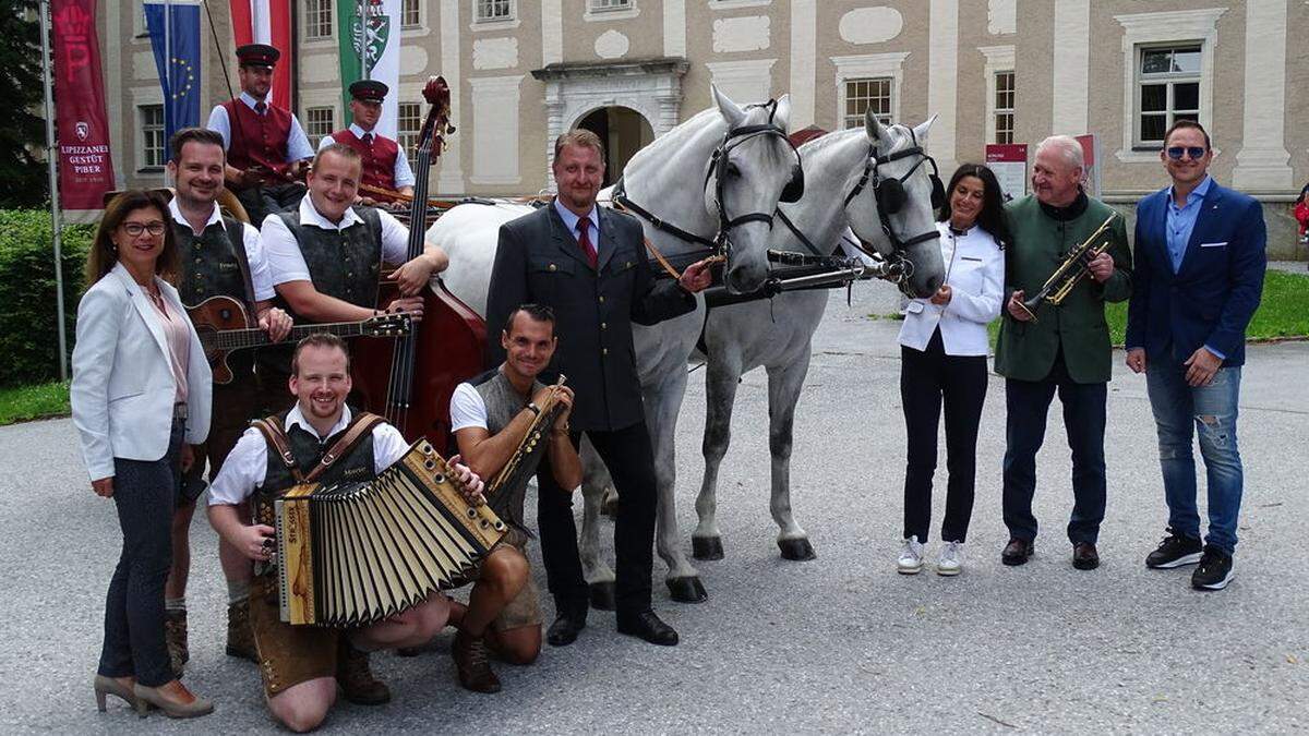 Auch die Lipizzaner haben in Daniel Düsenflitzs neuen TV-Sendungen einen Auftritt