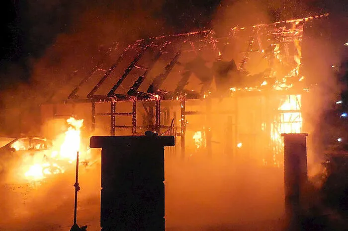 Ein Nebengebäudebrand hielt die Einsatzkräfte in Leoben in Atem. Mehr dazu