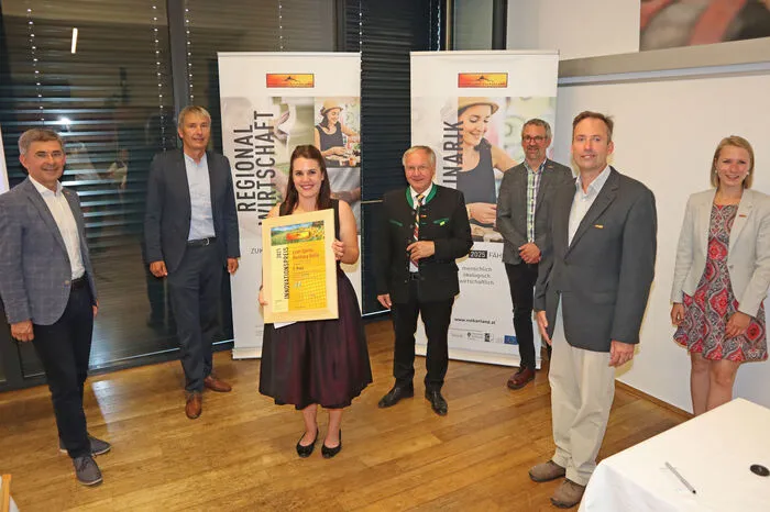 Lisa Bauer (2. Platz) aus Hatzendorf wurde für das Gesamtkonzept von DeVin Gin ausgezeichnet