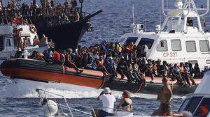 Migranten in Anfahrt auf Lampedusa