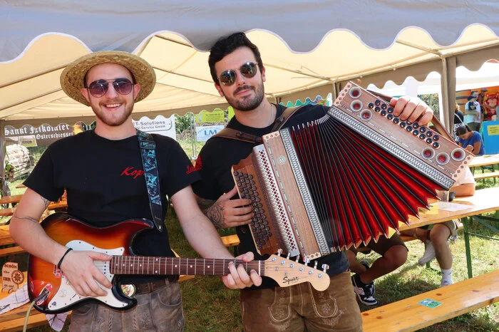 Das Duo „Herzbuam“ mit Felix Kopeinig (Gitarre) und Kevin Kupyinik (Steirische Harmonika) sorgten für Stimmung!