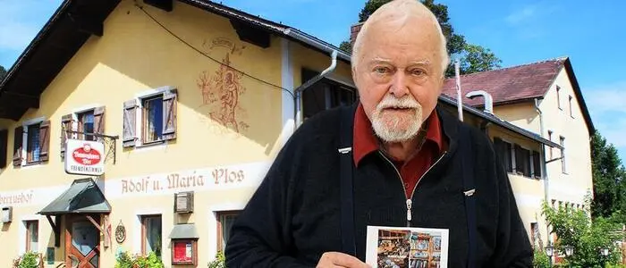 Adi Plos mit der Einladung zum Flohmarkt