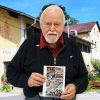 Adi Plos, vielen auch als Heimatdichter bekannt, löst sein Hausmuseum auf