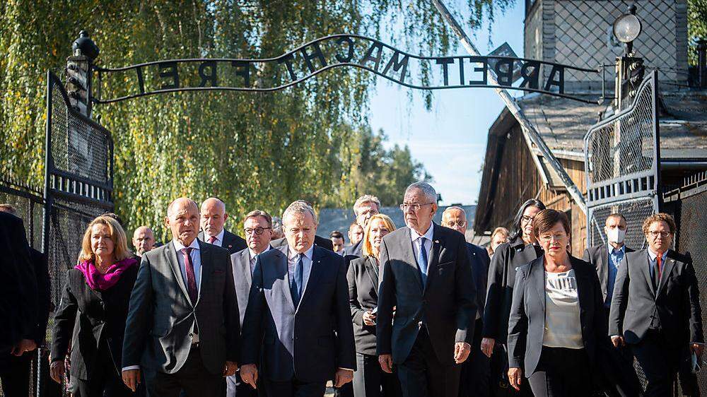 Nationalratspräsident Wolfgang Sobotka (ÖVP), Vizepremierminister Polens Piotr Glinski, Bundespräsident Alexander Van der Bellen, seine Gattin Doris Schmidauer und weitere Mitglieder der Regierung