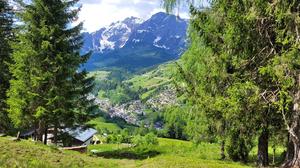 Blick auf den Hochkönig und Mühlbach am Hochkönig vom Wanderweg auf der Proneben Alm