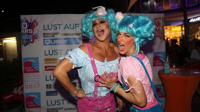 Am Donnerstag ging niemand nach Hause, denn bei der Almdudlerparty am Gemonaplatz in Velden feierten die Gäste durch...