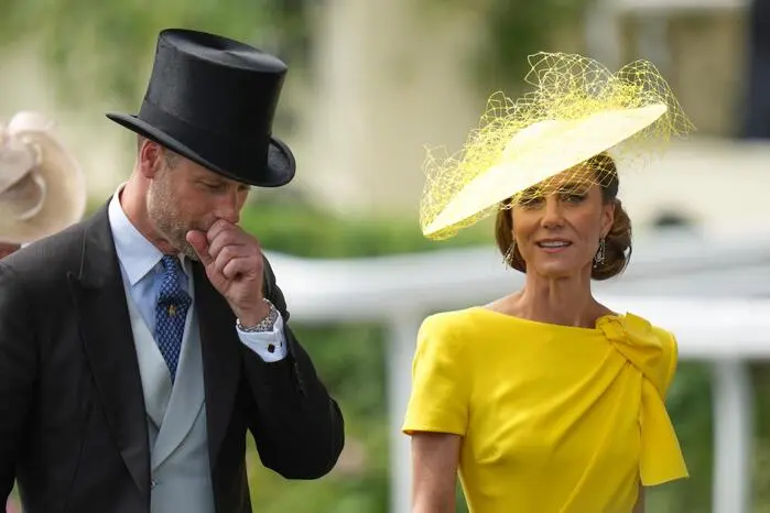 William und Kate am zweiten Tag in Ascot: Die Prinzessin glänzt in Knallgelb und mit auffälligem Hut 