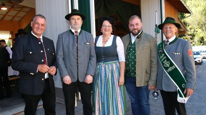 Und so war am Sonntag, als die Musikerinnen und Musiker ihr 100-jähriges Bestehen in der Halle für Alle feierten, das ganze Dorf mit dabei.