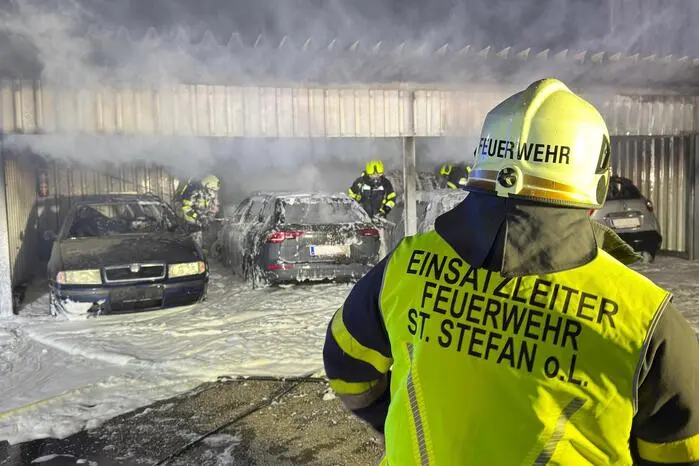 Nach rund zwei Stunden konnte der Einsatzleiter „Brand aus“ geben.