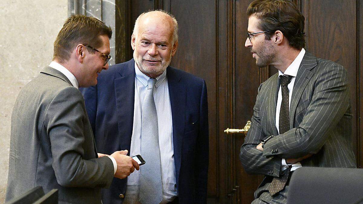 Angeklagter Gerald Toifl, Anwalt Manfred Ainedter und Anwalt Oliver Scherbaum