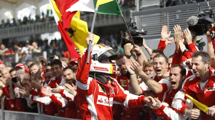 In seinem zweiten Rennen für Ferrari gewann Sebastian Vettel den ersten Grand Prix.