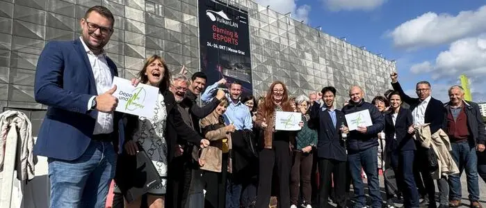 Bürgermeister Matthias Pokorn (ÖVP) mit Gemeindevertretern bei der UVP-Verhandlung vor der Stadthalle Graz (Archivbild)