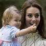 Herzogin Kate mit Töchterchen Charlotte beim Kanada-Besuch im Vorjahr