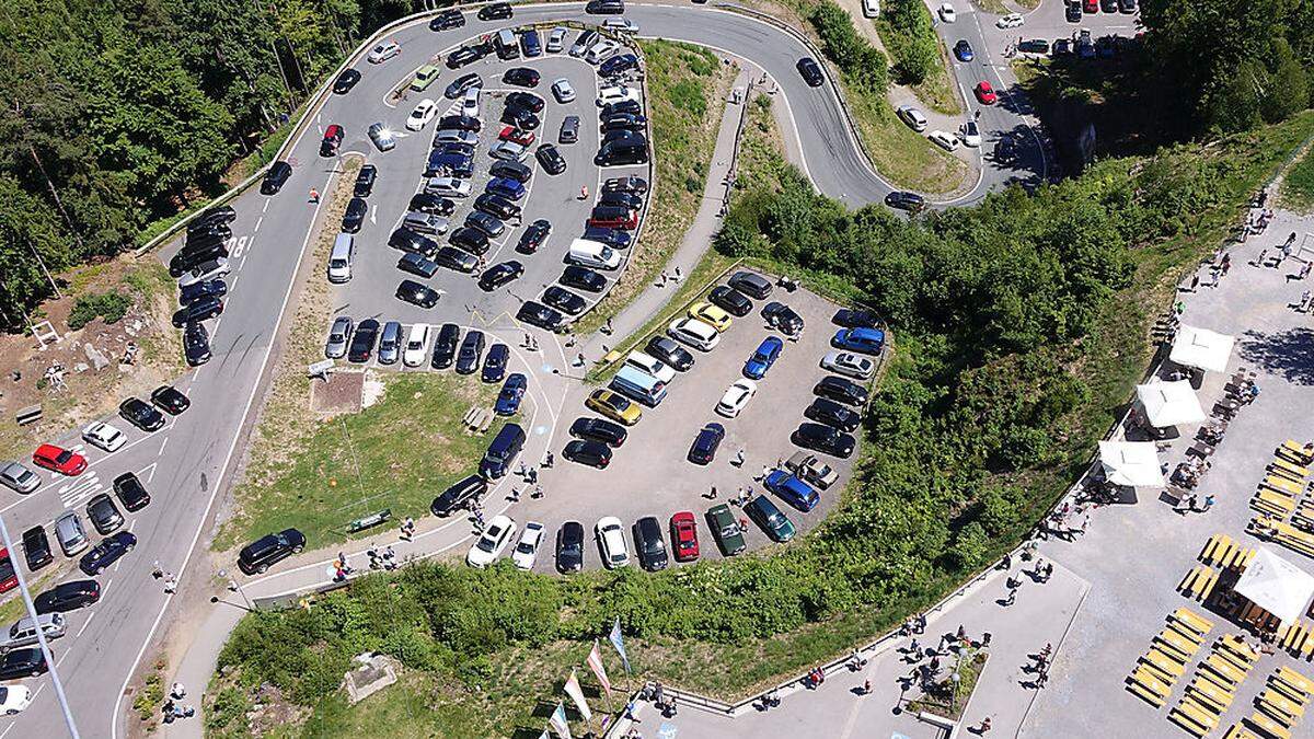 Am Fuße des Pyramidenkogel-Turms sollen 20 neue Parkplätze geschaffen werden 