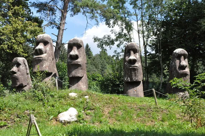 Ein bisschen "Osterinseln" gab es auch im Dinopark.