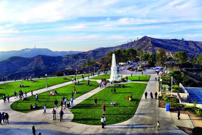 Ungeachtet seines Rufs als Stadt der Stars, Fitnessfreaks und Surfgurus, hat L.A. in punkto Kultur mächtig Fahrt aufgenommen. Los Angeles bietet mehr Museen und Theater als jede andere Stadt in den USA. Da ist es verkraftbar, dass sich die mit Spannung erwartete Eröffnung des Museum of the Academy of Motion Picture Arts and Sciences wohl auf 2018 verschiebt. Eine Erkundung wert sind nämlich auch das Los Angeles County Museum of Art (LACMA) und das Museum of Contemporary Art (MOCA) oder die unzähligen Kunstgalerien in jedem Viertel von Downtown bis Venice.