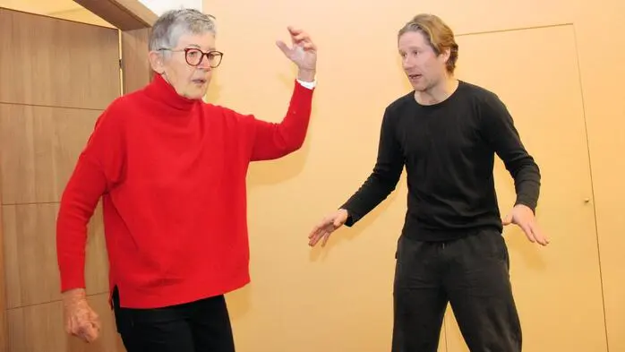 Christoph Kohlbacher, bekannt als Film- und Bühnenschauspieler, Regisseur, Moderator, Autor und Absolvent des Max Reinhardt Seminars in Wien, organisierte auf Einladung der Faschingsrunde Ligist einen zweitägigen Workshop.
