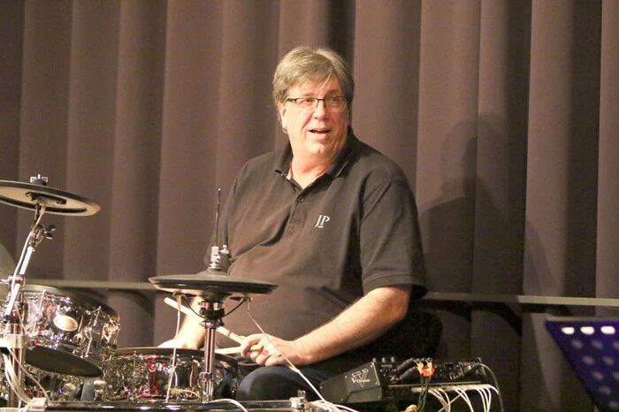 MMC-Leiter Freddy Zitter (Foto) hatte mit seinem Lehrerteam dieses außergewöhnliche Weihnachtskonzert auf die Beine gestellt.   