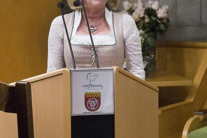 Clubpräsidentin Magrit Pirker hieß die Gäste willkommen. Besonders bedankte sie sich bei Monika Zottler und Heidi Zöhrer von der Fachschule Großlobming, die Direktorin Theresia Stoff vertraten, für die großartige Unterstützung. 